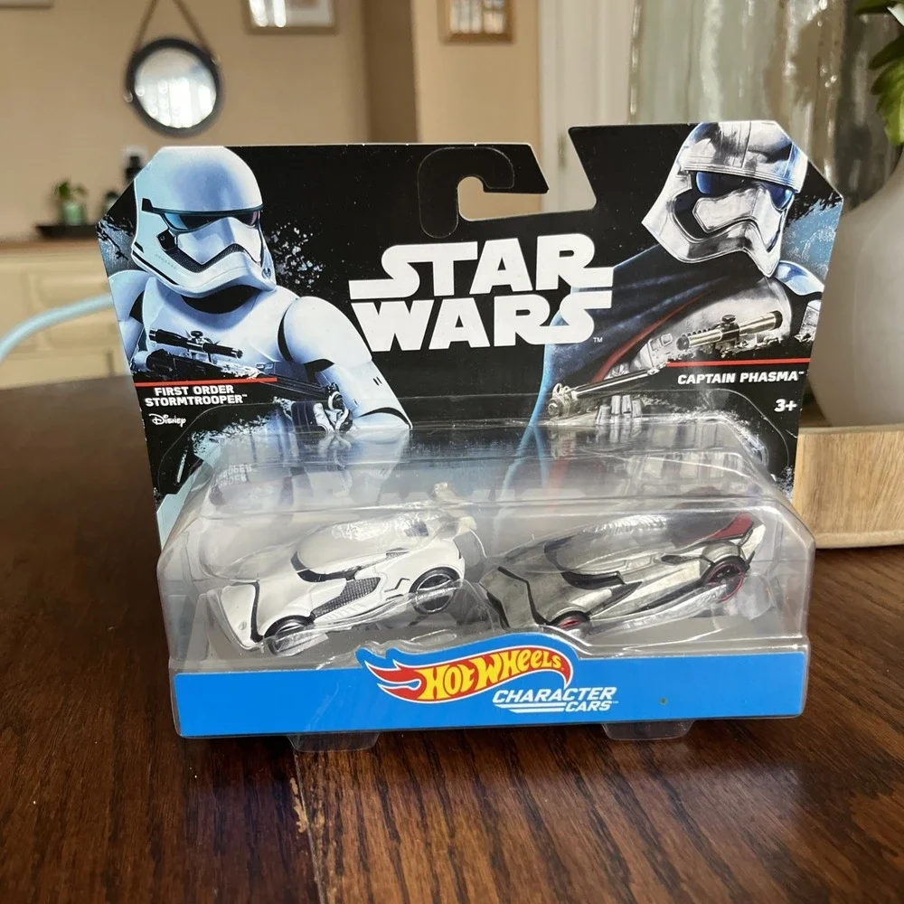 2014 Hot Wheels Star Wars Red Card 2pk. Stormtrooper & Captain Phasma #7 CKL35